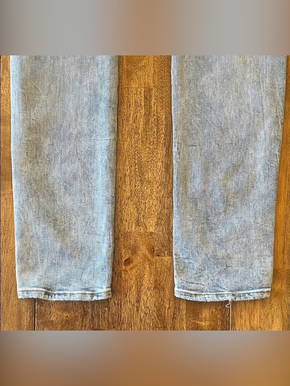 Men's AEO Light Wash Relaxed Jeans - Picture 14 of 14